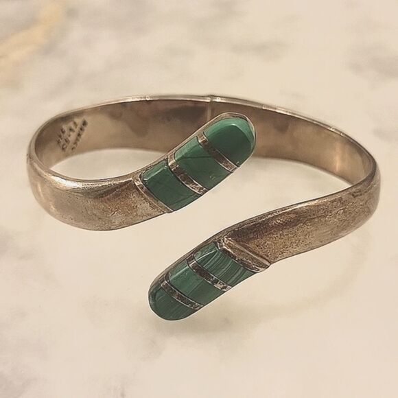 Signed Vintage Mexico Taxco Malachite 925 Sterling Silver Bangle Bracelet Cuff - Picture 2 of 12